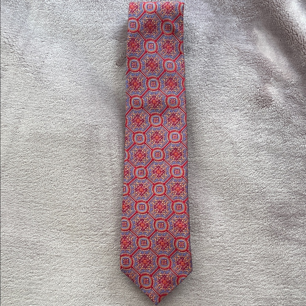 Vibrant Red Geometric Patterned Tie
